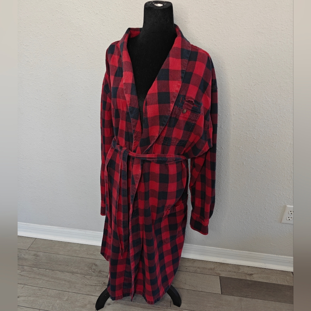 Duluth Trading Co Red and Black Checkered Robe
